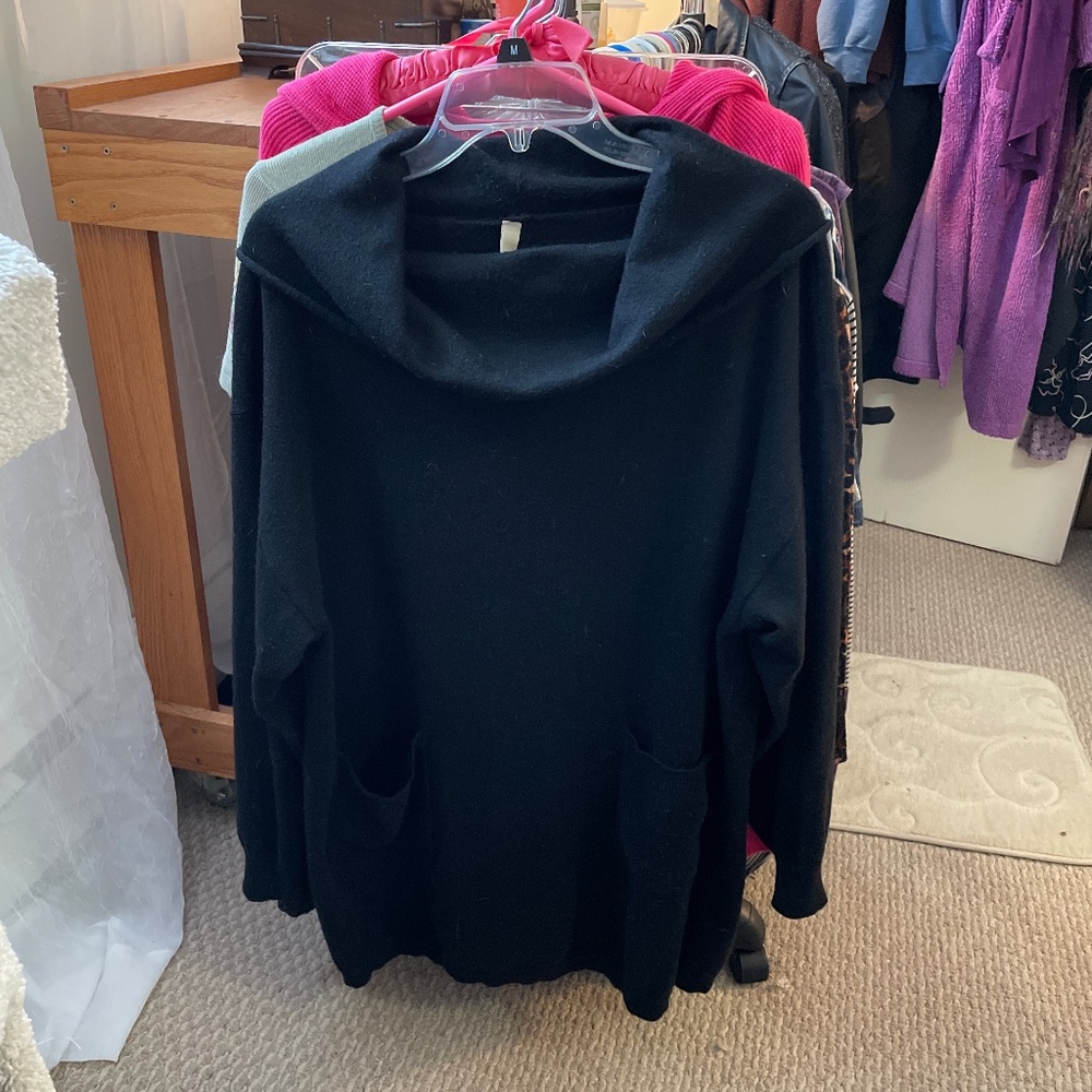 Black wool blend cowl neck sweater w pockets